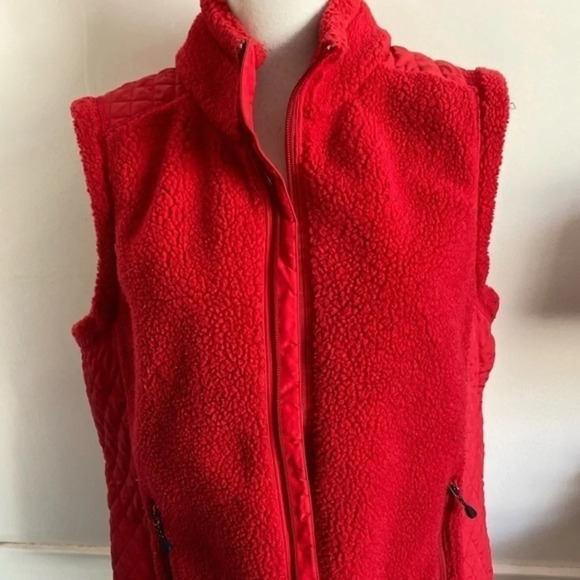 Vineyard Vines • Red Sherpa Quilted Side Vest - Picture 2 of 6